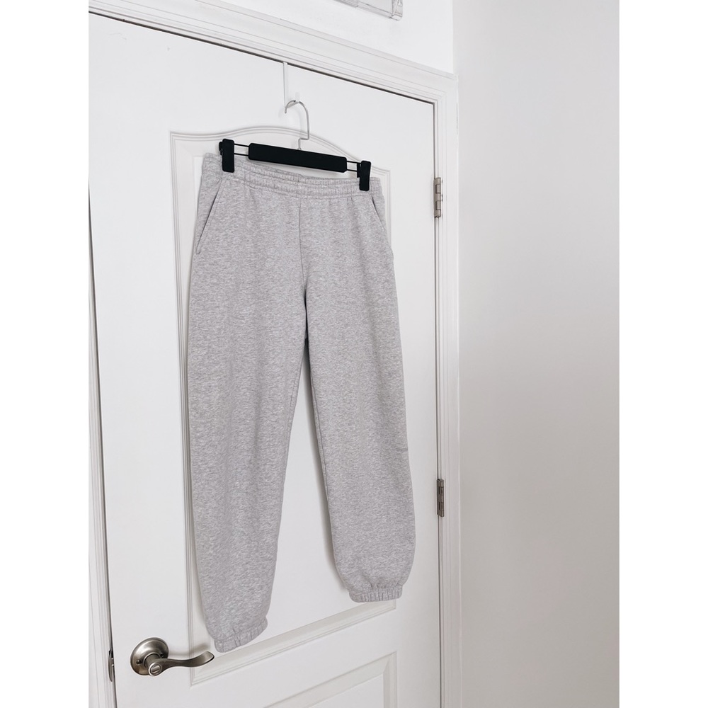 Aritzia Super World Super Fleece Sweatpants Joggers